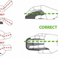 how to hold a mouse ergonomically